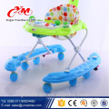 Pivotant roue en plastique bébé marcheur Chine / bébé marcheur avec de bonne qualité et de la musique / en plastique jouet style bébé marchette siège housse